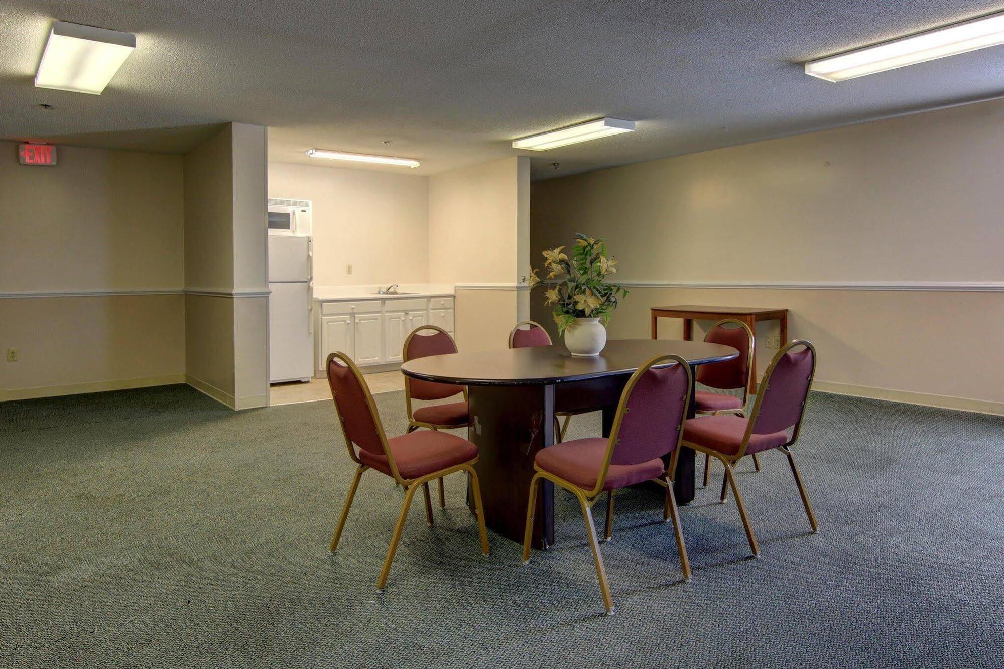 Intown Suites Extended Stay Atlanta Ga - Snellville Exterior photo